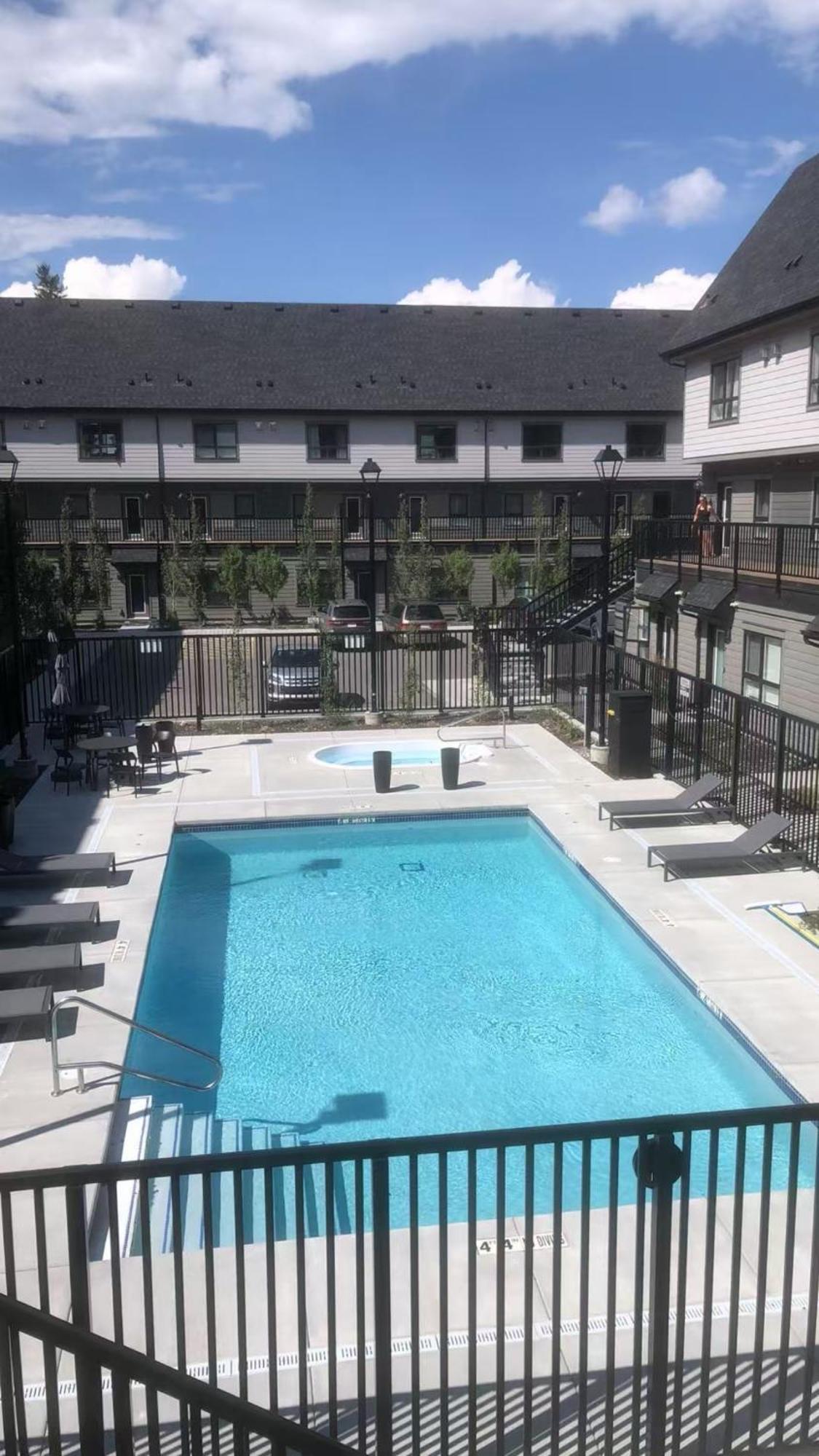 Brand New 2Br Condo With Outdoor Swimming Pool And Hot Tub Canmore Exteriör bild