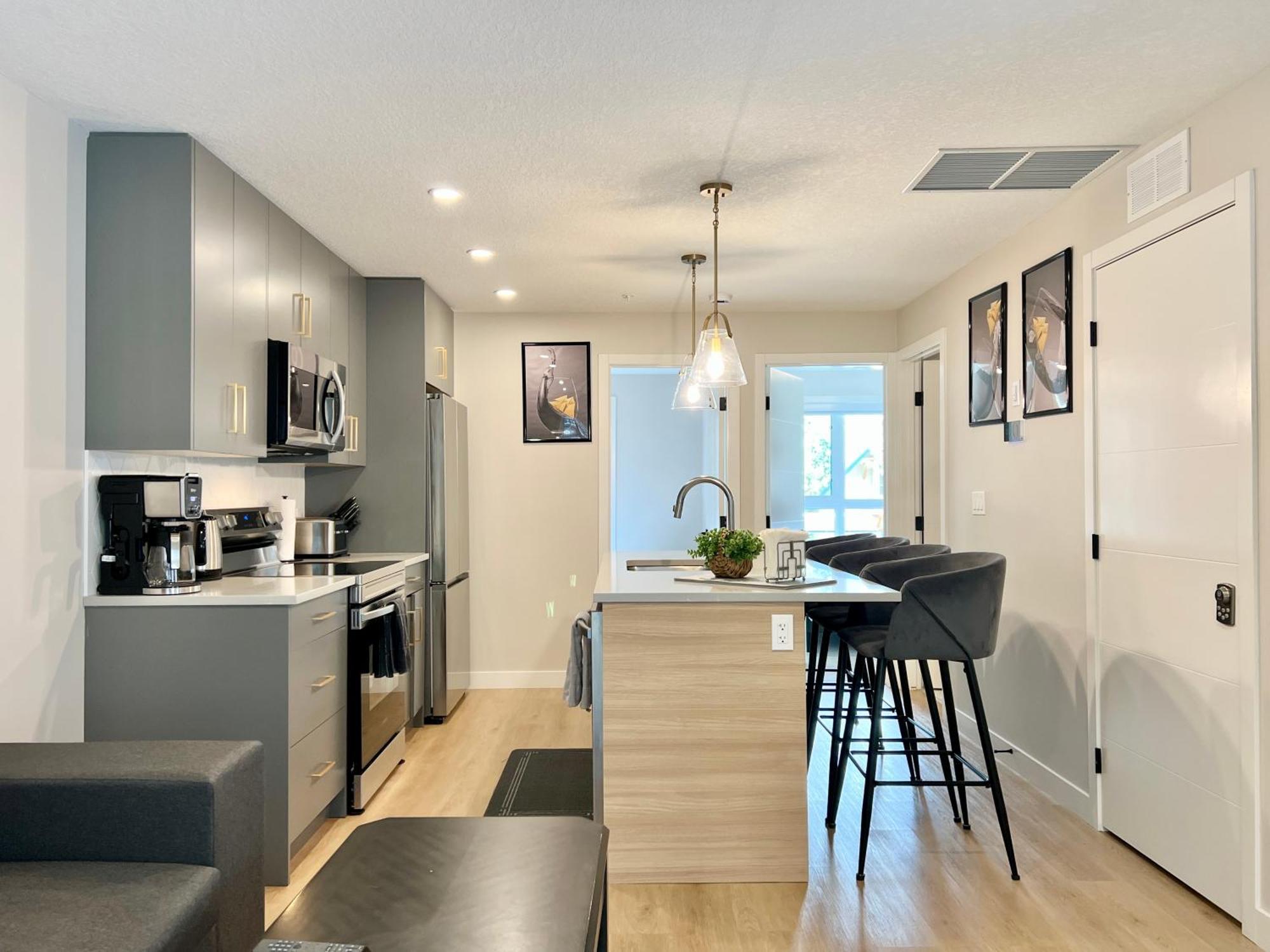 Brand New 2Br Condo With Outdoor Swimming Pool And Hot Tub Canmore Exteriör bild