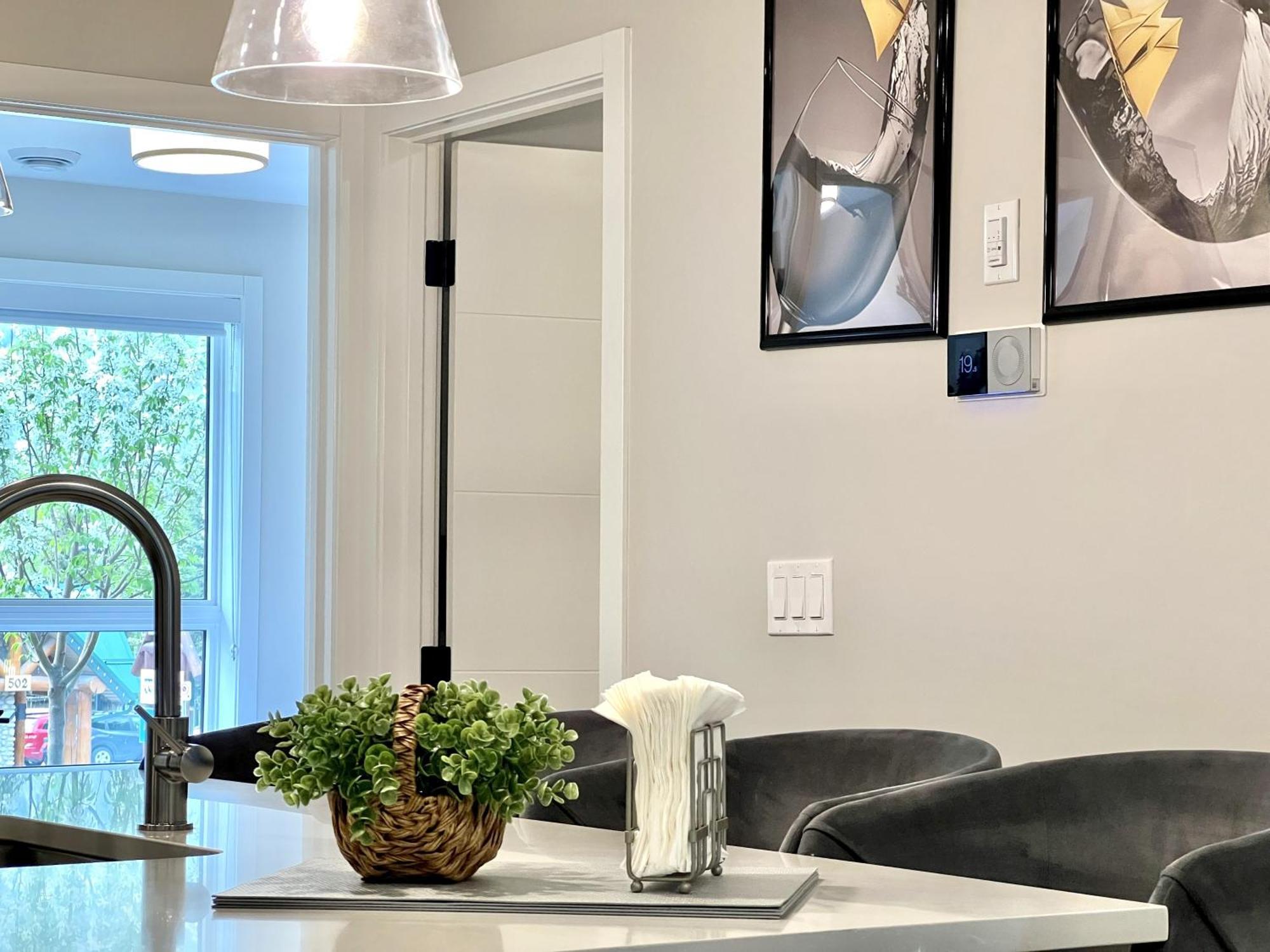 Brand New 2Br Condo With Outdoor Swimming Pool And Hot Tub Canmore Exteriör bild